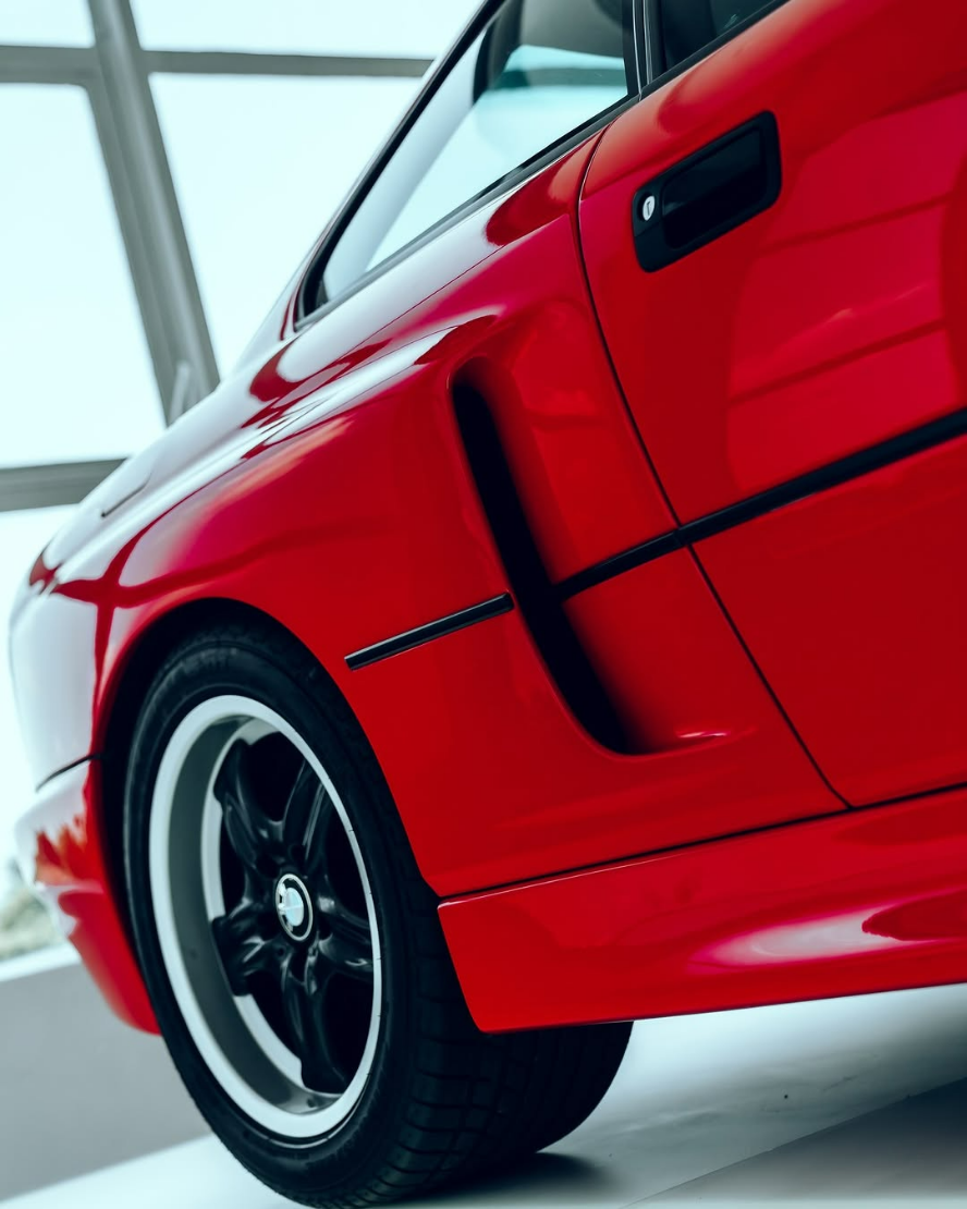 راز BMW M8؛ سوپراسپرتی که ۲۰ سال از چشم جهان پنهان ماند