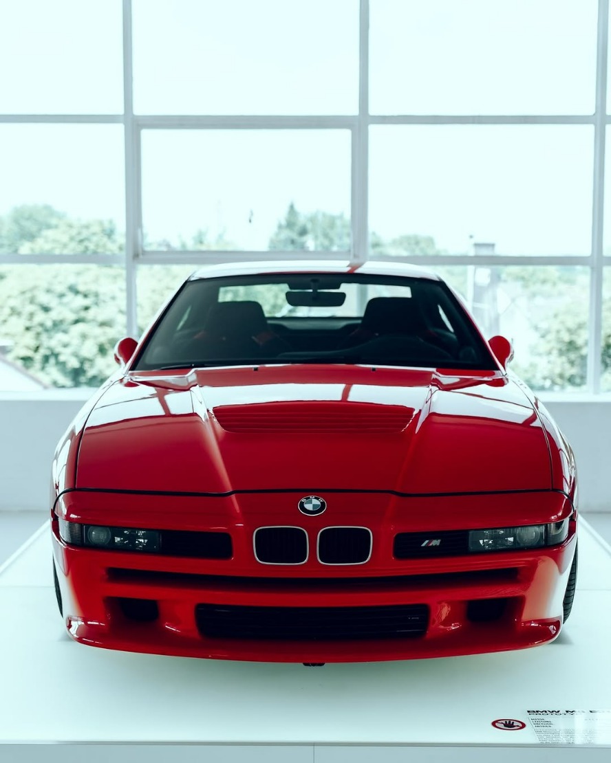 راز BMW M8؛ سوپراسپرتی که ۲۰ سال از چشم جهان پنهان ماند