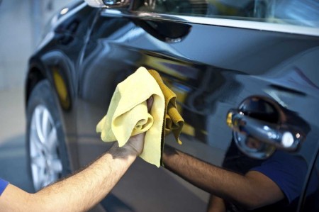 ۱۰ مزیت واکس زدن خودرو؛ از محافظت رنگ تا افزایش ارزش فروش